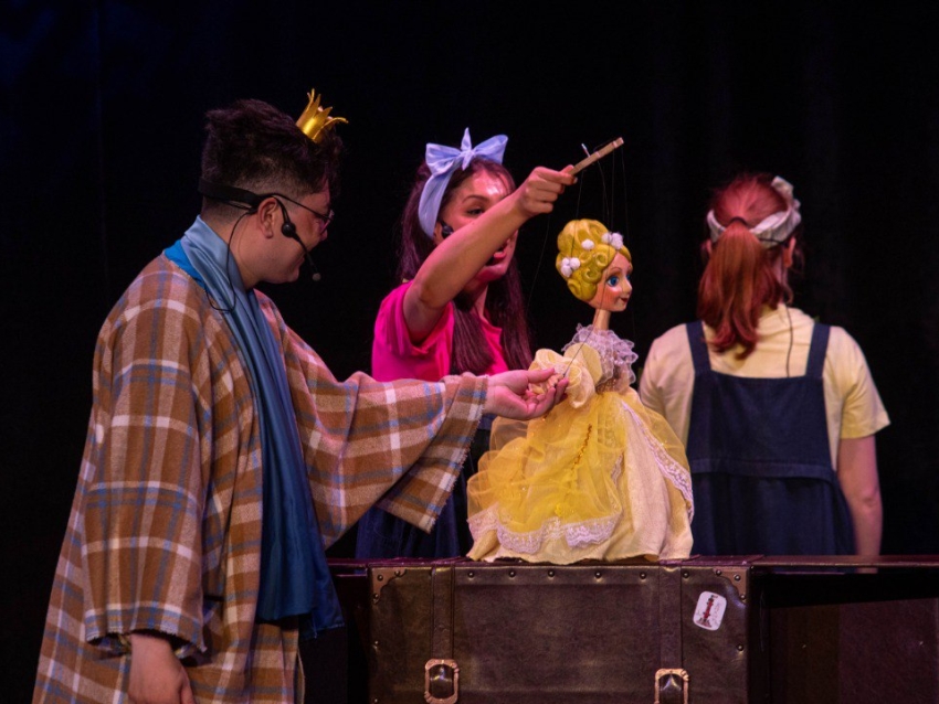 Четыре молодых артиста в команде и почти 55 тысяч зрителей. Театр кукол Забайкалья закрыл 90-й театральный сезон